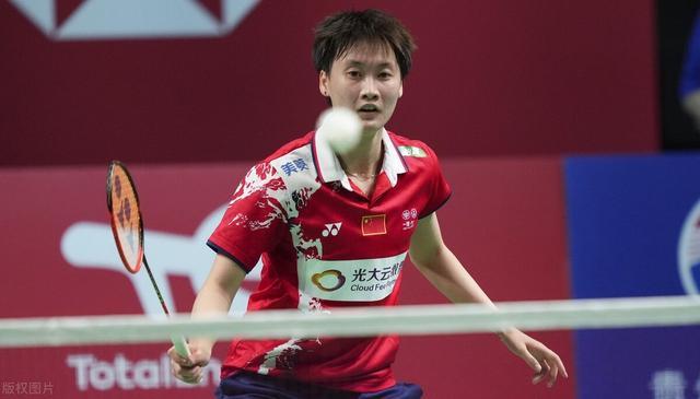 她在与国际 她在与国际